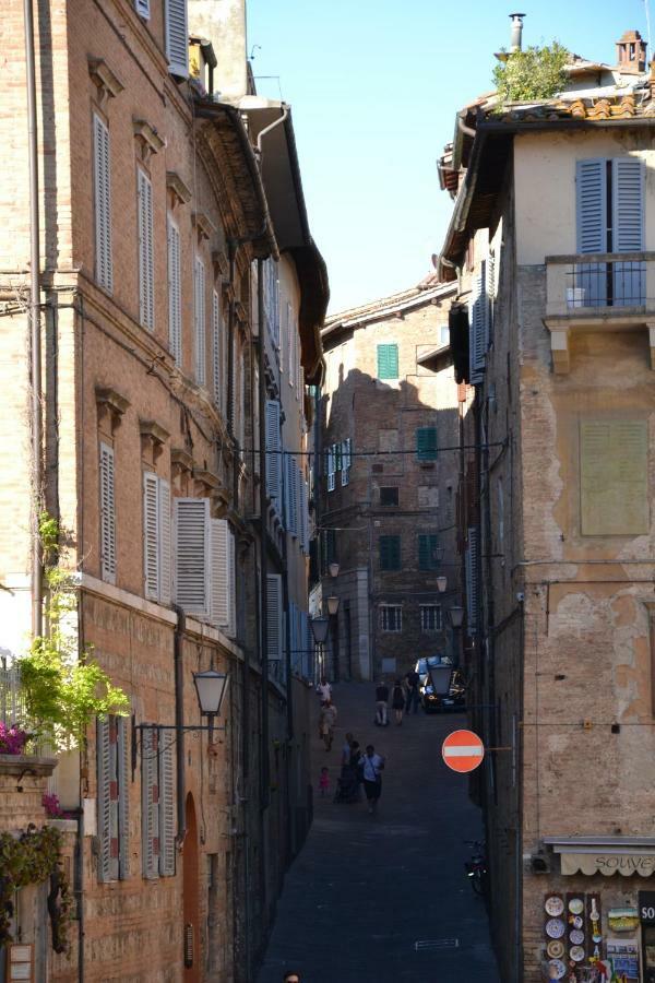 Elegante Luminoso Attico Centralissimo Siena Eksteriør billede